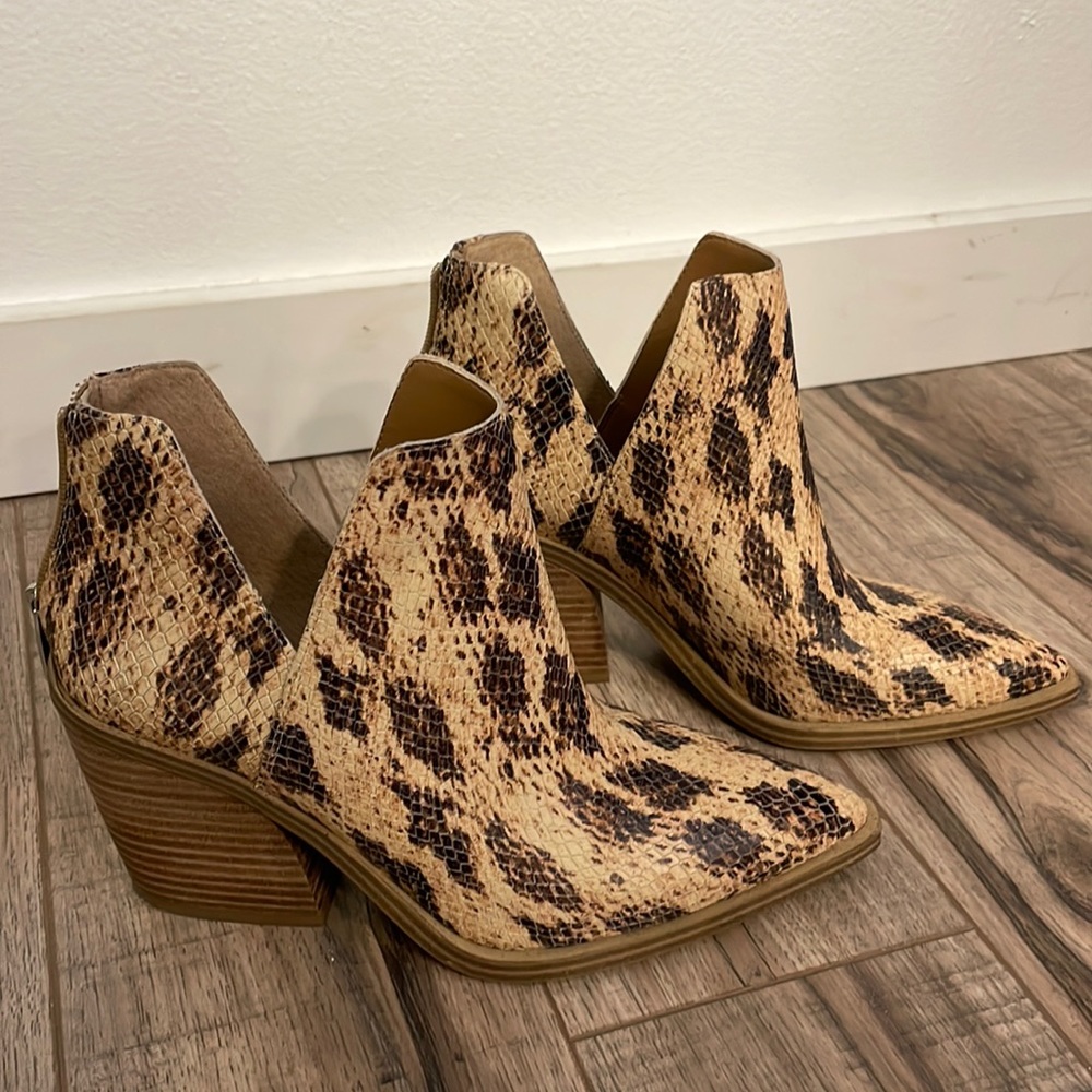 Vince Camuto Booties✨